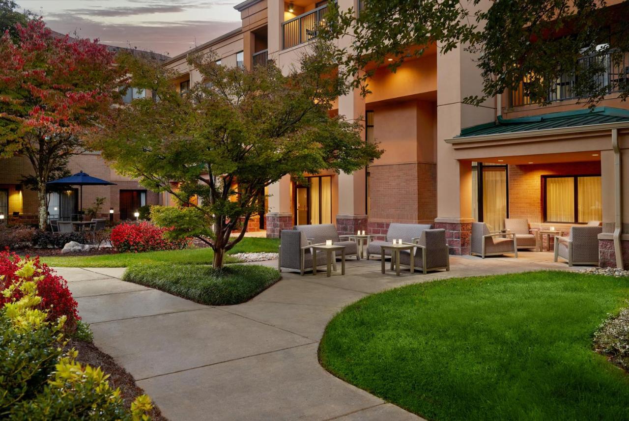 Courtyard By Marriott Atlanta Alpharetta Hotel Екстериор снимка