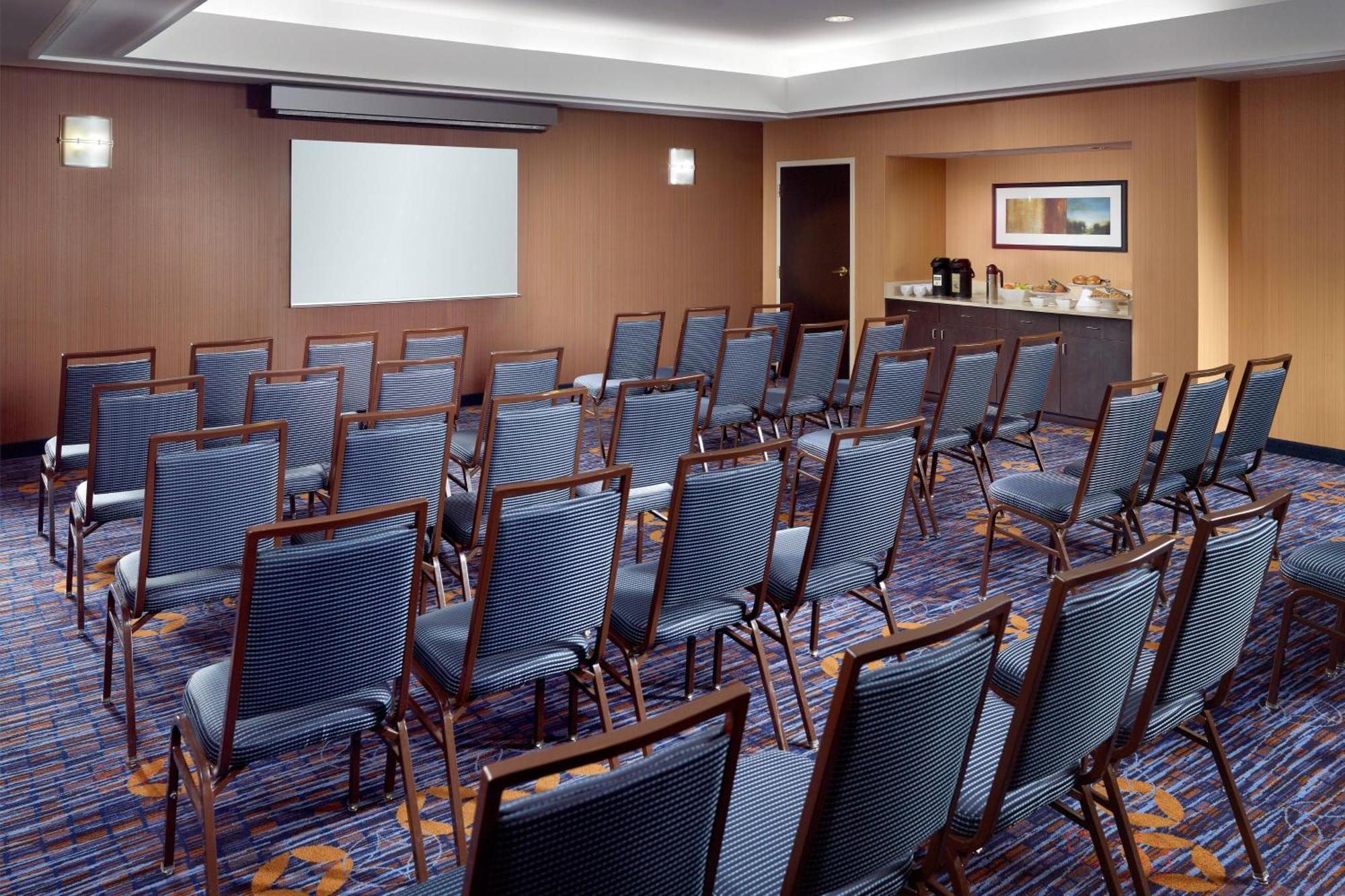 Courtyard By Marriott Atlanta Alpharetta Hotel Екстериор снимка