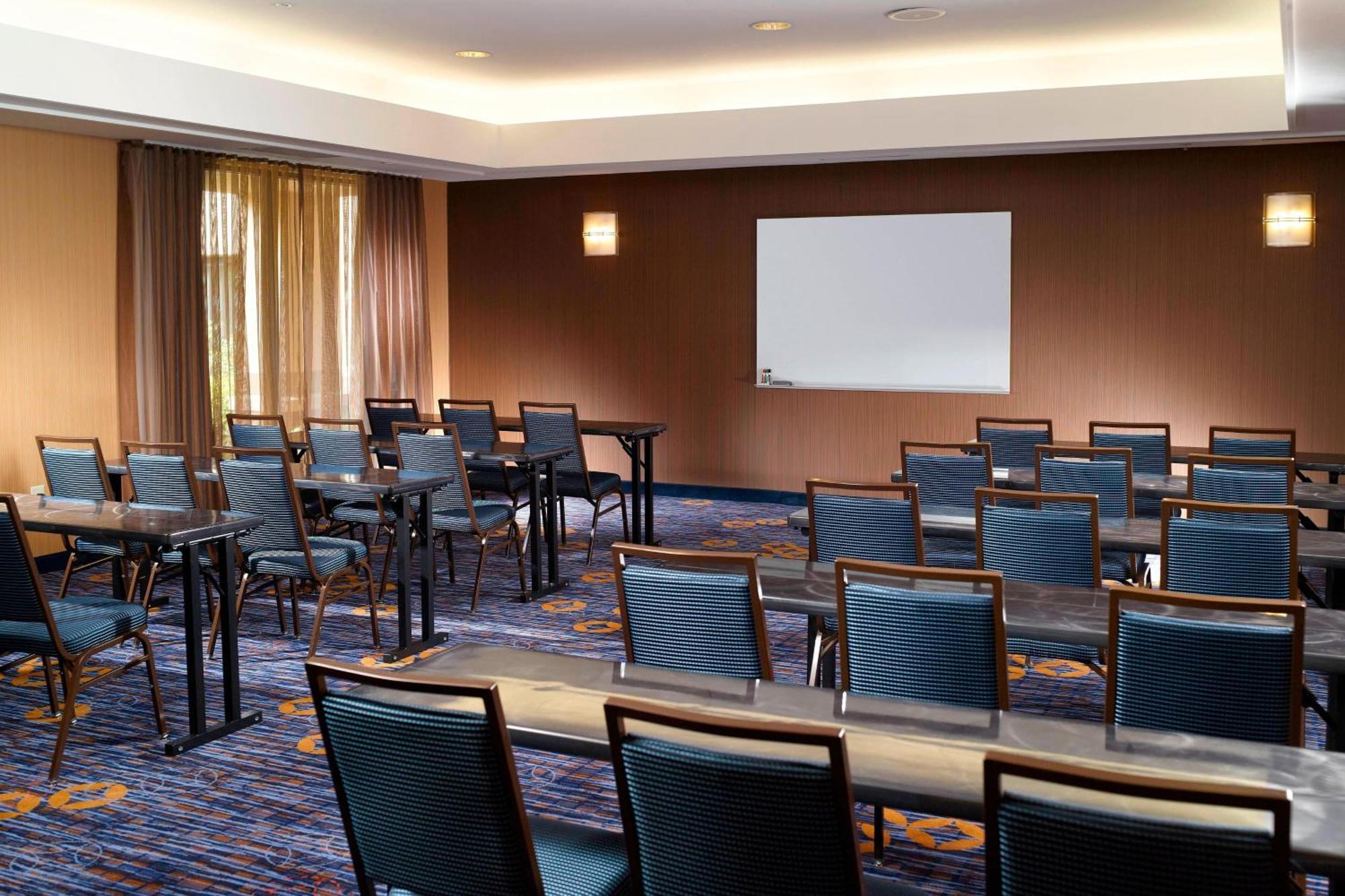 Courtyard By Marriott Atlanta Alpharetta Hotel Екстериор снимка