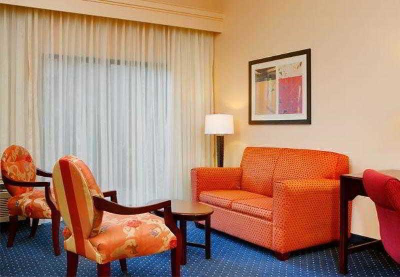 Courtyard By Marriott Atlanta Alpharetta Hotel Стая снимка